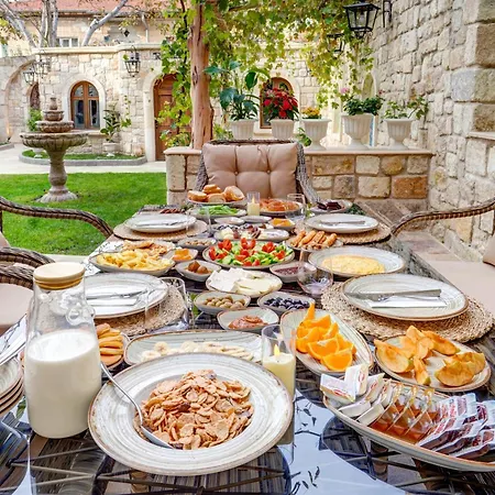 לינה וארוחת בוקר Cappadocia Kemer Palace אורגופ