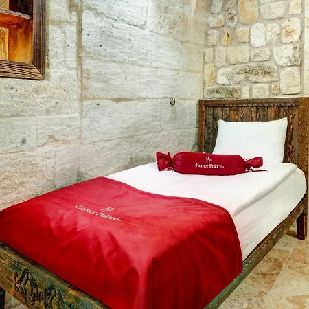 לינה וארוחת בוקר Cappadocia Kemer Palace אורגופ